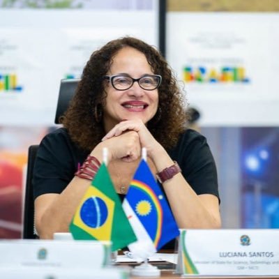 Ministra de Ciência, Tecnologia e Inovação e presidenta nacional do PCdoB.