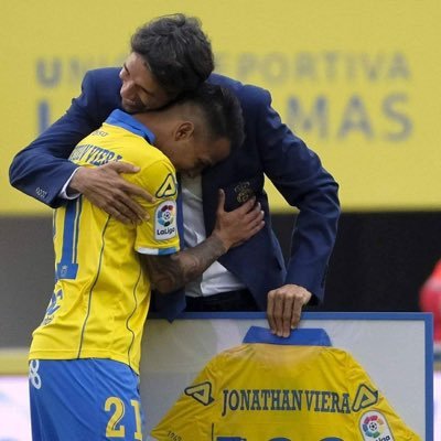 Amarillo de 💛 coleccionista de 👕 de la UDLP y de jugadores 🇮🇨 canarios