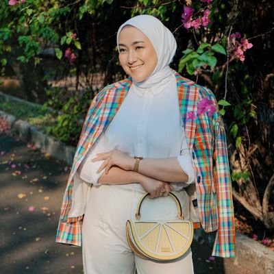 26 Y.O | Moslem | Momsfluencer | Beuaty and lifestyle Influencer, and welcome to my page :)
IG: @putriknst