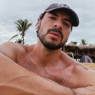 Jorgebraud's profile picture. Success is about effort, attitude and habits.      Tes parents vont m'adorer.