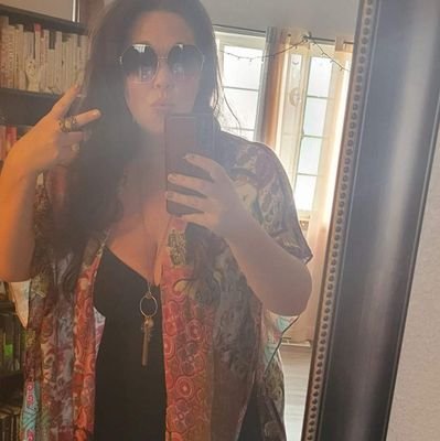 Storyteller, maker, single momma. PNW. Lover of books, nature, art, music, magic. sunshineandsippycups@gmail.com