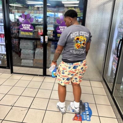 Fucc Who Don’t Like Me 🤪🖕🏾 One Of Kind 🍫🏳️‍🌈 insta __.stoneedd 🤧