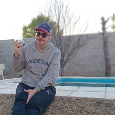 derd24's profile picture. De aries pero no le doy bola, me quejo luego existo, fanático de River, por acá escribo muchas boludeces.