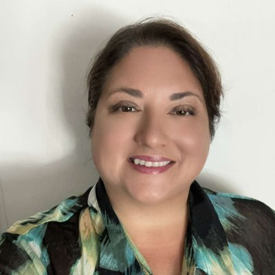 Holistic nurse leader & educator, Former Director Holistic & Code Lavender programs at CLE Clinic. Offering Professional coaching and training programs