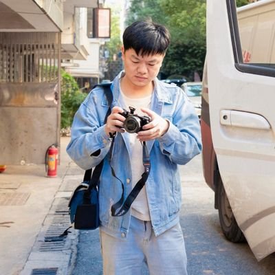 qingshuxiaobin's profile picture. 寫詩的異見者