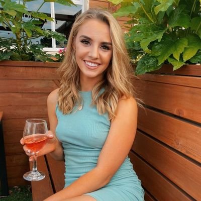 Page for all your favorites celebs. 
Profile is my #1 girl Mollie Winnard // Header is my #2 girl Jade Thirwall

DM requests welcome if following the account.