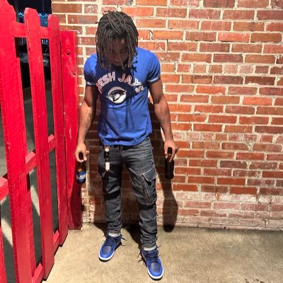 Midget Mac teelo .. chill stay to my self and about my money .. love cars only work on my own .. tap in details and window tint