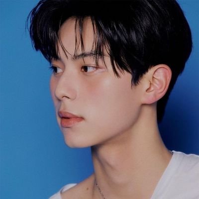 𝘎𝘰𝘭𝘥𝘮𝘦𝘥𝘢𝘭𝘪𝘴𝘵's actor, 𝑳𝒆𝒆 𝑪𝒉𝒂𝒆 𝑴𝒊𝒏. 2000 pride.