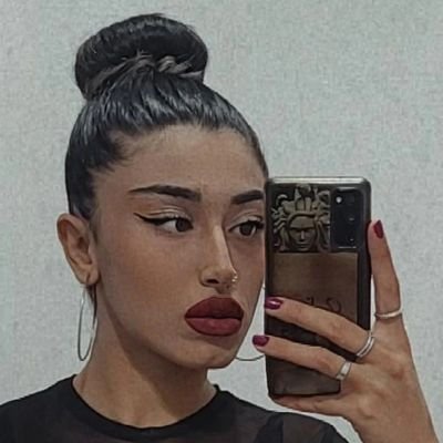 sevalaydd's profile picture. 🍷