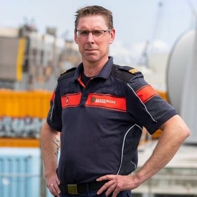 Getrouwd, vader van 2 kanjers, Sectiecommandant Marinebrandweer, Fire liason officer MIRG, vrijwillig postcommandant kazerne Blokker.