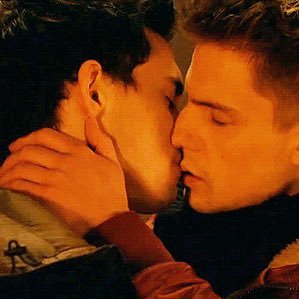 I like current and historic gay soap couples. #Robron #Chrolli #Lumo #Jarry #Stames #Ringsy