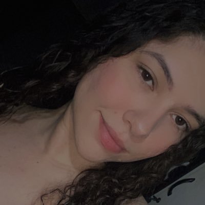 FariasDhyovanna's profile picture. nada de útil.