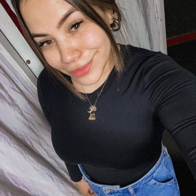 rebecatovarl's profile picture. hala madrid y nada más.