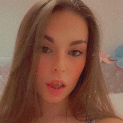 Single mom living alone bored and horny always down for anything fun if you are interested DM me I will surely write up back 💐👁🌟