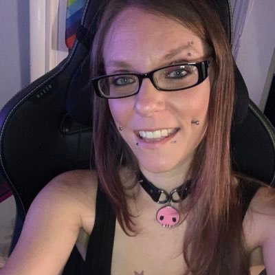 18+ - bisexual💜🩷💙-she/them, I’m on twitch, dead by daylight streamer 🖤 GamerSupps supporter, mom of two daughters, 5 pets https://t.co/SyyDxRDWH1