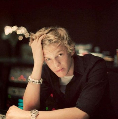 codyswifeybabe's profile picture. is obsessed with cody simpson and bieber:) so rape my like button if u like the teenage boys 3