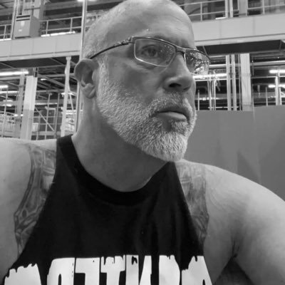 dad of 2 kick ass boys,former elementary teacher, former Urbana U Coach,70k autographs,sneaker-head,HD rider,i try! i do fail! kj rocks!! & amazing”been told”