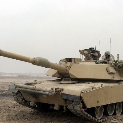 Soy un M1A1-Abrams

un tanque de combate principal producido en Estados Unidos por General Dynamics.