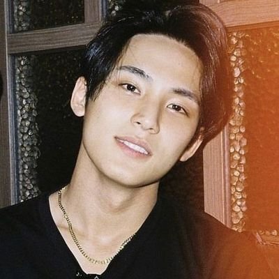 realthehottest's profile picture. 