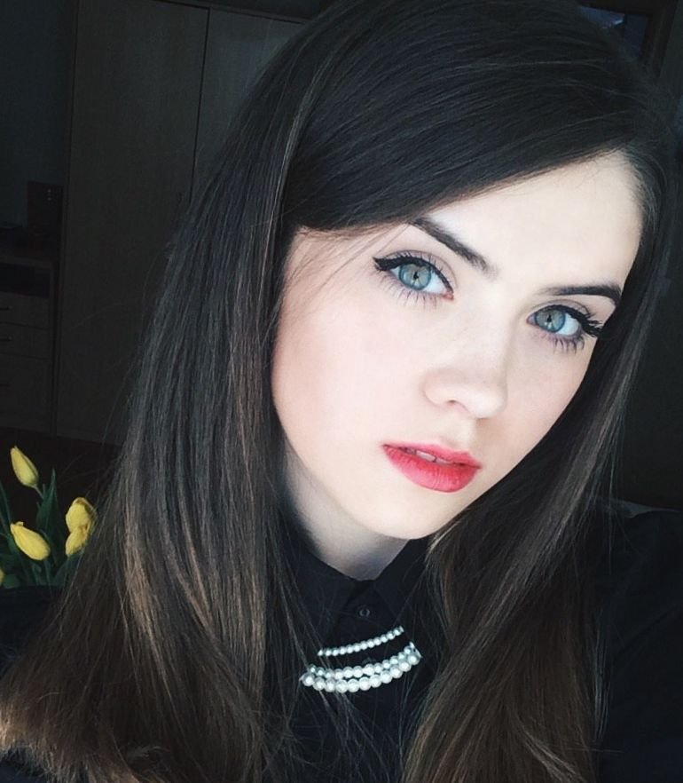 karisadolfi78's profile picture. 