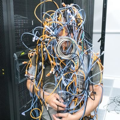 Ingènieur d'infrastructure informatique japonais qui aime le câble LAN fabriqué en ELECOM. Je respecte Mana-sama. La force motrice de ma vie est l'alcool.