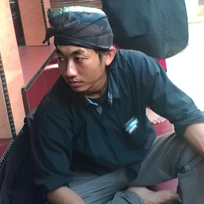 HijauSafana's profile picture. Suluk : 
Takdir atas diri mu lebih dulu dari pada Dzikir mu...