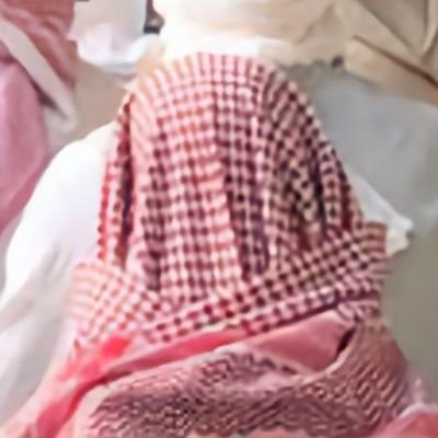 خطاء كأي بني آدم | إن رأيتني على خطأ فلا تتركني عليه |
نجدي القلب مكّي الهوى