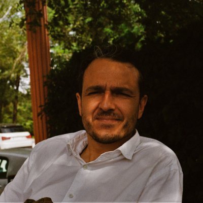 MiguelSalasDiaz's profile picture. Profesor. Escritor. Escobulero. ⚓Sophia Perennis⚓ Autor de: Crecer en el asombro; (En) plan lector; La madre del frío; Las almas nómadas; La Luz, y más.