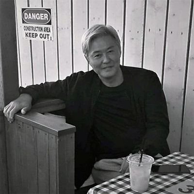鳥歴はダラダラと約40年。最近は仕事の他に親の介護が忙しくなりBWは程々に。
LL→約540種@ Japan。
鳥の話題以外にはファッション、音楽、食、アートなど綺麗なモノ、美しいモノに惹かれます。
