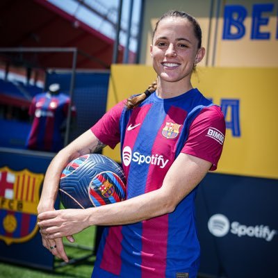 @fcbfemeni and @SeFutbolFem’s player ⚽️ @NikeFootball’s athlete 👟 Management: @futplan_sports 💼