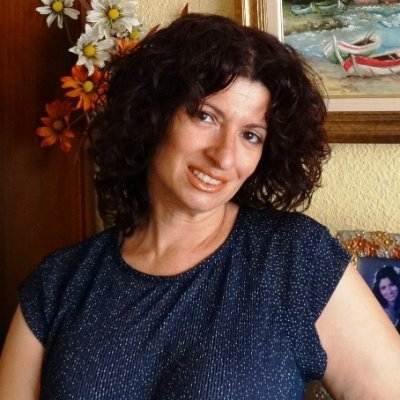 Escritora, bloggera y diva.
ELÍAS Y LOS LADRONES DE MAGIA, CORAZONES EN BARBECHO, GATITOS Y CUANDO LLEGUE EL APOCALIPSIS
http://laorilladelasletras.blogspot.