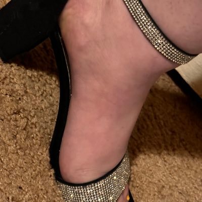 18+ CASHAPP $candy27222 OR FEET FINDER! ONLY REAL ACCOUNTS ACCEPTED! MUST FOLLOW TO OUALIFY!! BUYING FEET PICS PRICES- PIC: $35 VID: $50