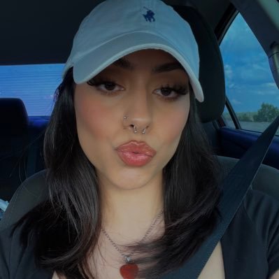 fridaaxo's profile picture. 