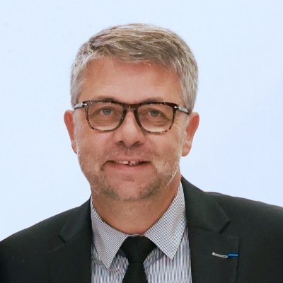 Coiffeur à Bolbec depuis + 30 ans
Maire de Bolbec
Président de la CMA Normandie
Président de l'UNEC
Président du Pôle Beauté Normandie