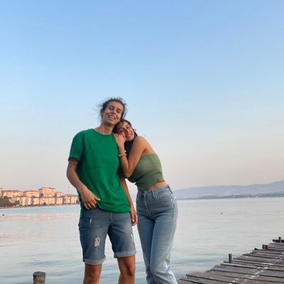 busesrin1212's profile picture. 