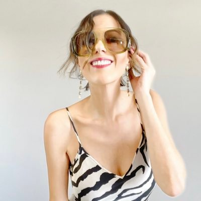 Amante de lo bello🌹💫.. Decoro, diseño, soy Fashion Stylist, creo y edito videos... me encanta el espacio, los 👽's y la tecnología.