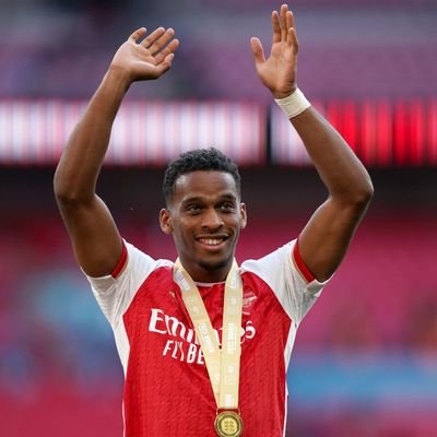 AFCTingz7's profile picture. Arsenal 🔴⚪️ football jerseys👇