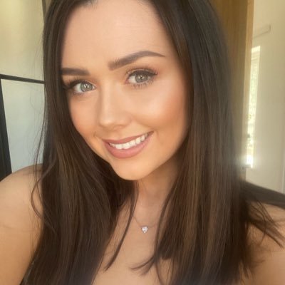 Head of Digital Communications @ELHT_NHS and @BlackpoolHosp | Digital transformation, EPR comms, web accessibility, branding | Book worm and biscuit addict 📚🍪