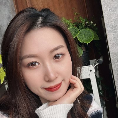 Madea___'s profile picture. Si te caes, levántate de nuevo y sigue adelante, de nada sirve sentarse estúpidamente en el suelo.