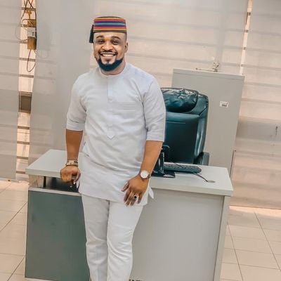 Humanist|Positive minded|Believer|Democrat|Fashion_Lover|Banker|Elder