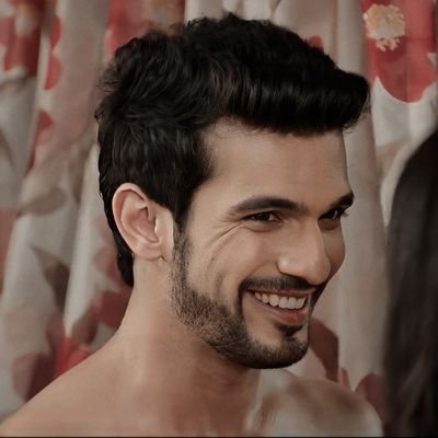 @Thearjunbijlani He's the reason of my happiness 😌 He lives rent-free in my heart 🌹

Main acc : @AgaarTumSathHo