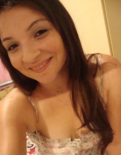 Professora e Estudante, salva por Cristo. Escrevo pouco. Falo demais! Alguns defeitos, daqueles mais variados, algumas virtudes, dessas não falo.
