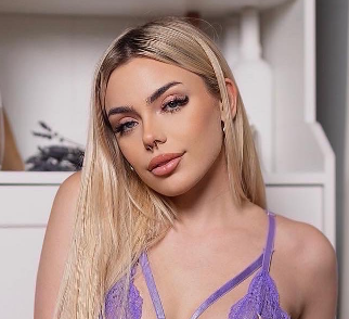 kiairaanime8132's profile picture. Your college girl
Backup account follow main : @kiki_morand