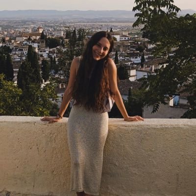 tu futura filóloga clásica de confianza
Collige, virgo, rosas🌞