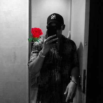 Avonxoxo27's profile picture. yum yum