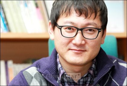 교회다니는 사람,연극하는 사람, 영화도 하는사람. 사람을 좋아하는 사람,가끔(?)욕도 잘하는 사람, 즐거운 사람,,,(또 뭐가 있나?) 뭐 그냥, 대충 이런사람...