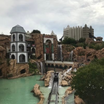 PloperDePlopsa's profile picture. Fervent amateur de parcs à thèmes, je m'émerveille dans des mondes fantastiques, des sensations palpitantes et des souvenirs inoubliables 🎢✨🌍