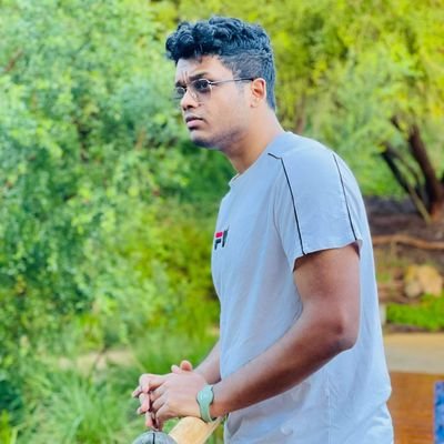 thenameismukesh's profile picture. typing...