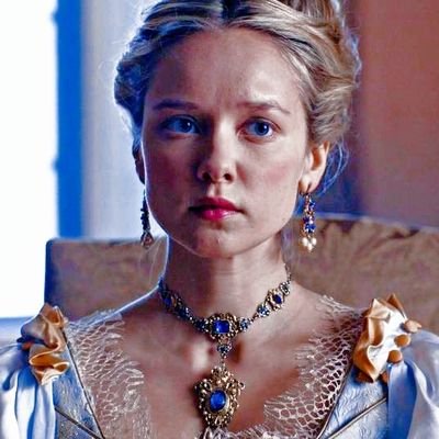 ⊰♔⊱ 𝓓aughter of 𝒦 ing ℒouis XII & 𝓐 na de ℬretagne, long suffering wife of 𝒦 ing ℱrançois I, loving mother of 7. 𝐷𝑒𝑎𝑑 at 𝟤𝟦┊Nᴏɴ ᴅᴇᴀᴛʜ ᴀᴜ. ᴘᴀʀᴏᴅʏ.