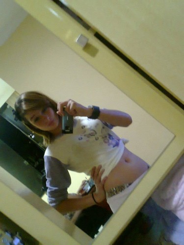 Mineirinha,12 anos, teimosa, alegre, durona, amiga, irritante, vingativa , Flamenguista ;P